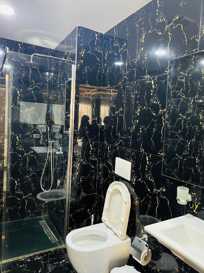 Ujvara Hotel Golem  Luaran gambar