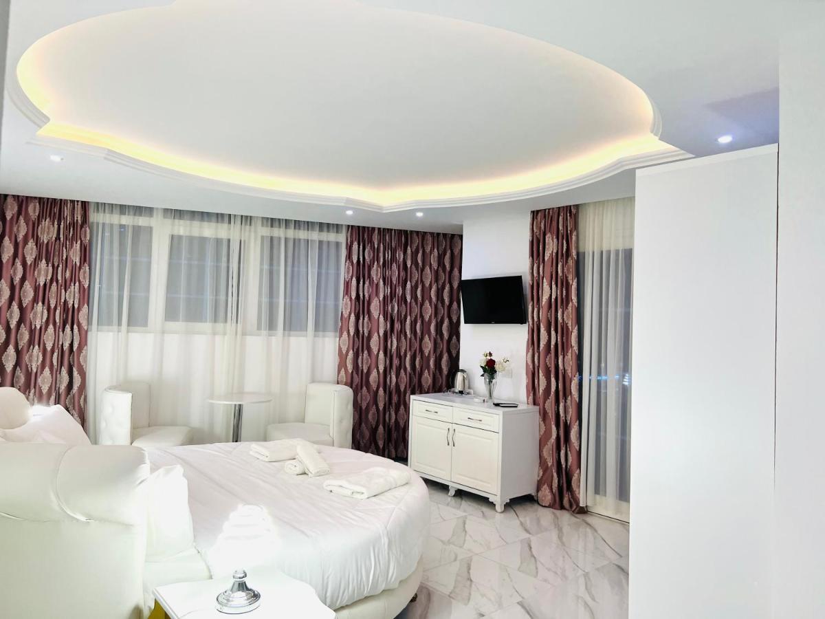 Ujvara Hotel Golem  Luaran gambar