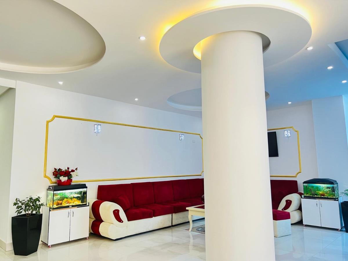 Ujvara Hotel Golem  Luaran gambar