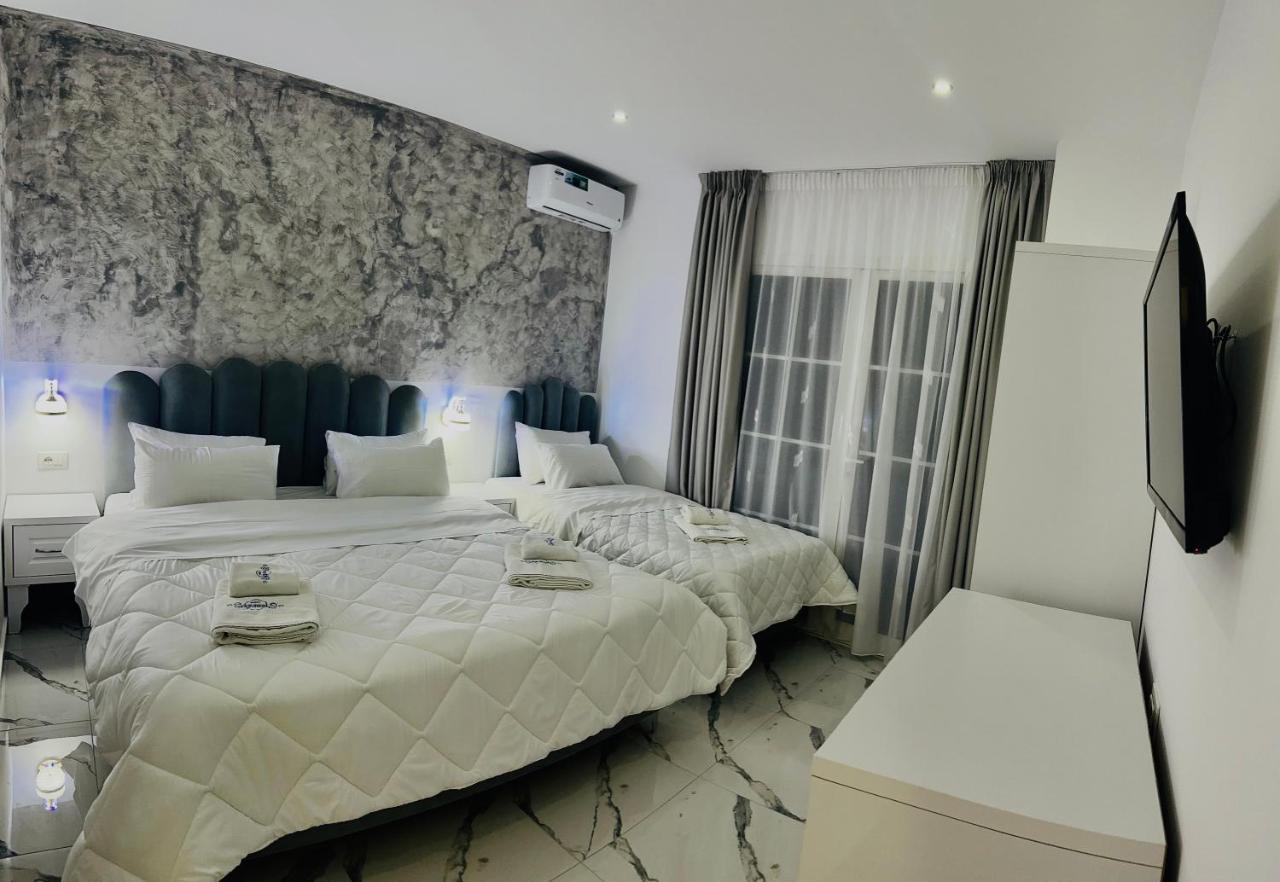 Ujvara Hotel Golem  Luaran gambar