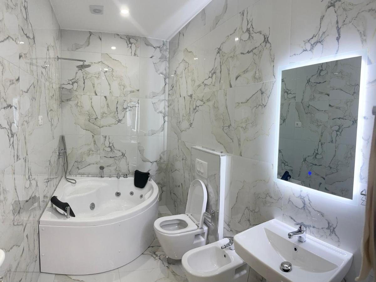 Ujvara Hotel Golem  Luaran gambar