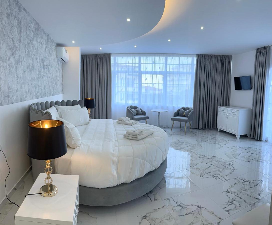 Ujvara Hotel Golem  Luaran gambar