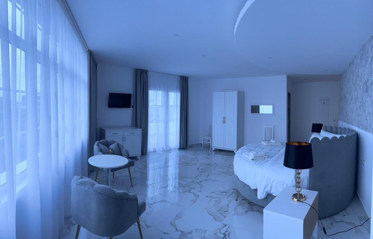 Ujvara Hotel Golem  Luaran gambar