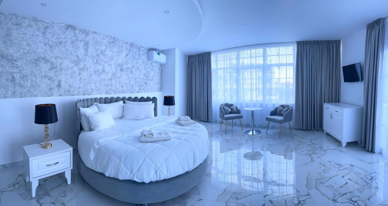 Ujvara Hotel Golem  Luaran gambar