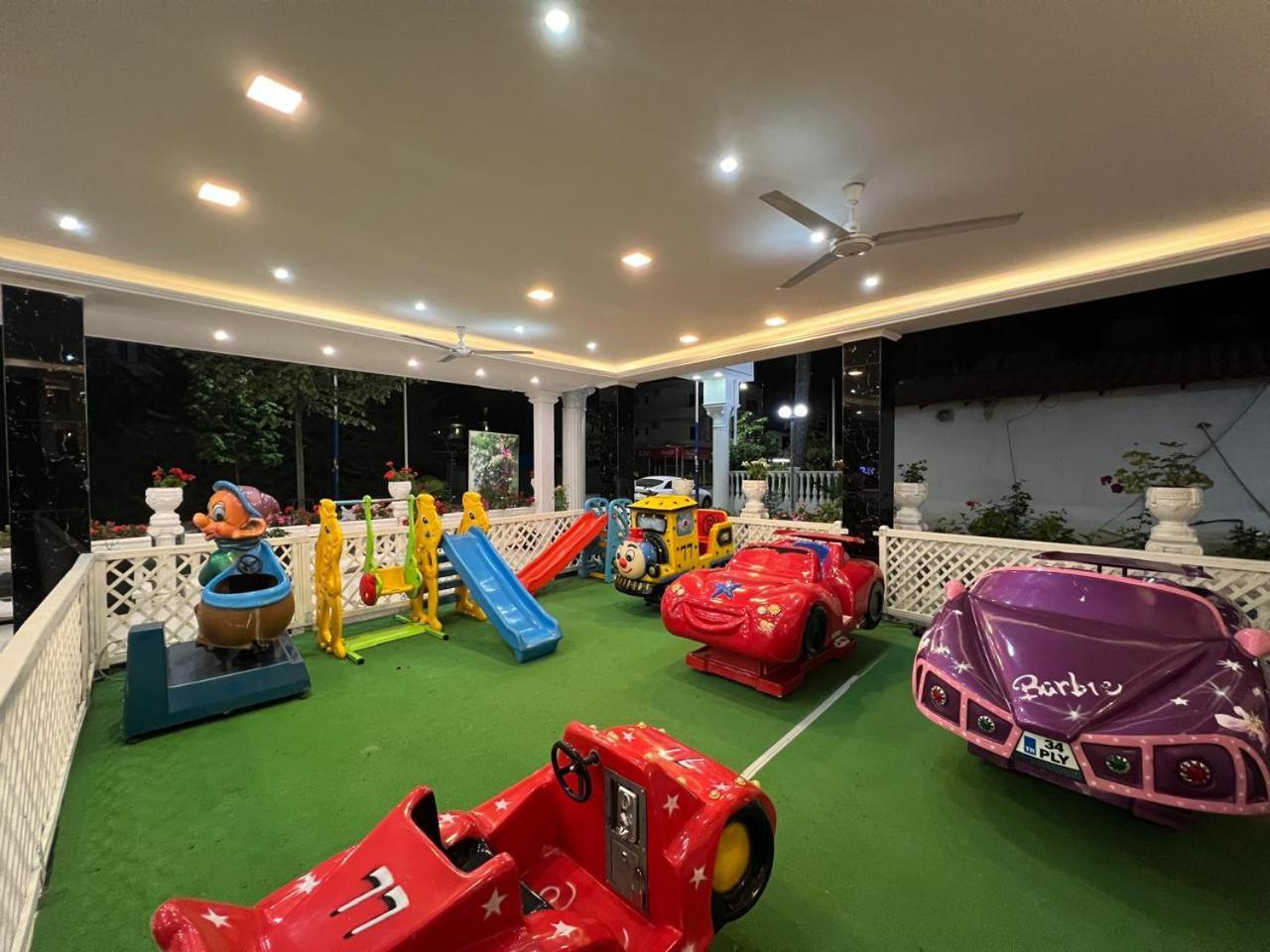 Ujvara Hotel Golem  Luaran gambar