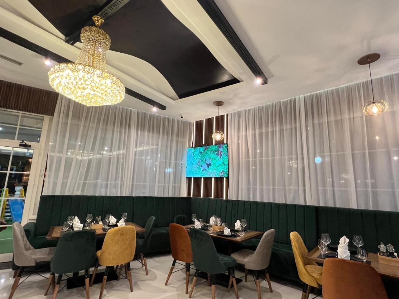 Ujvara Hotel Golem  Luaran gambar