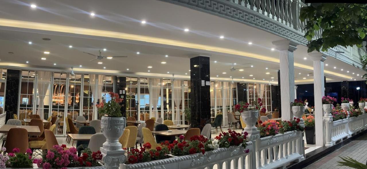 Ujvara Hotel Golem  Luaran gambar