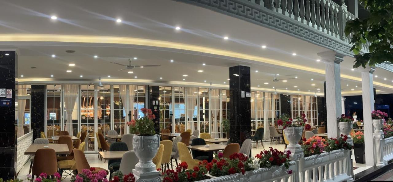 Ujvara Hotel Golem  Luaran gambar