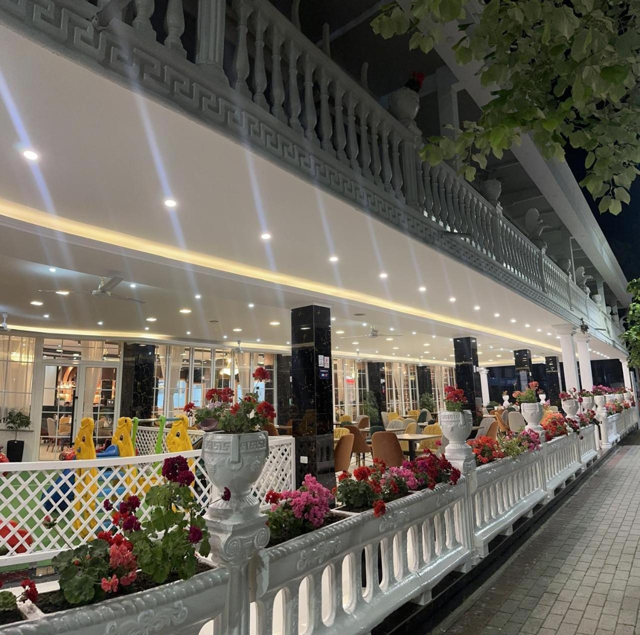 Ujvara Hotel Golem  Luaran gambar