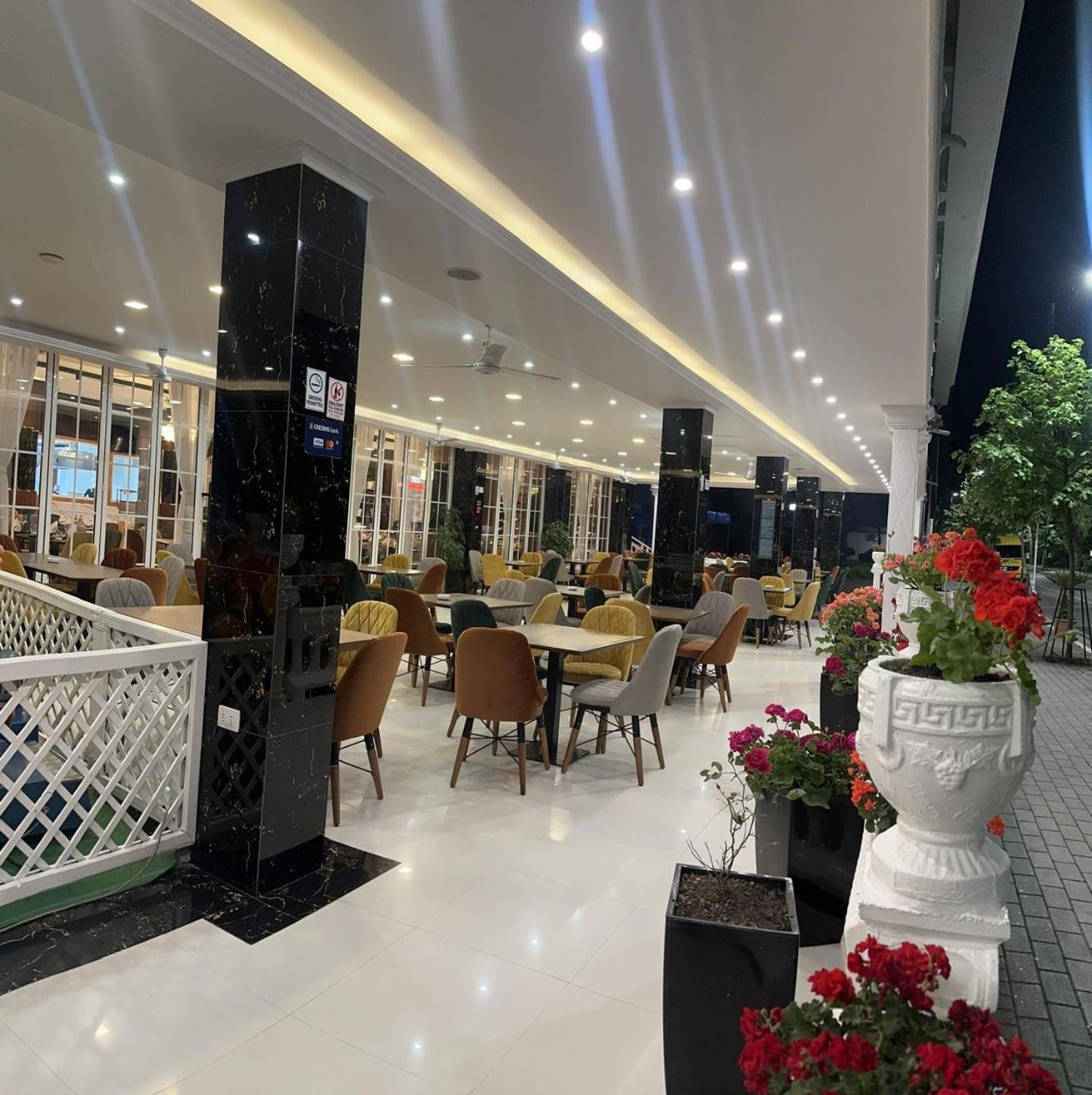 Ujvara Hotel Golem  Luaran gambar